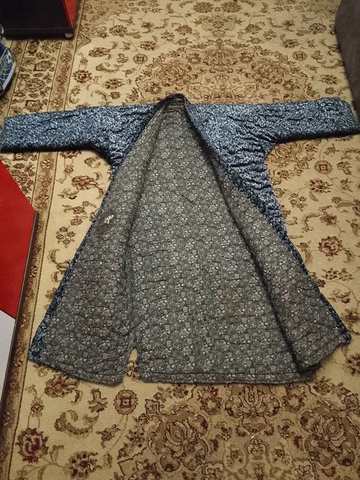 Продам два чапана новых