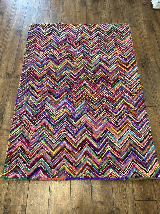 Ковер разноцветный в елочку