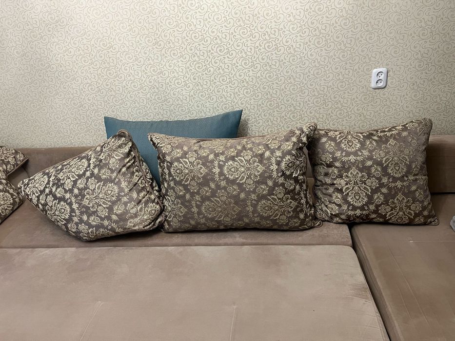 Продаётся угловой диван в отличном состоянии