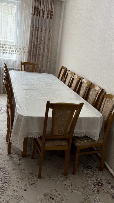 Стол и стулья для зала