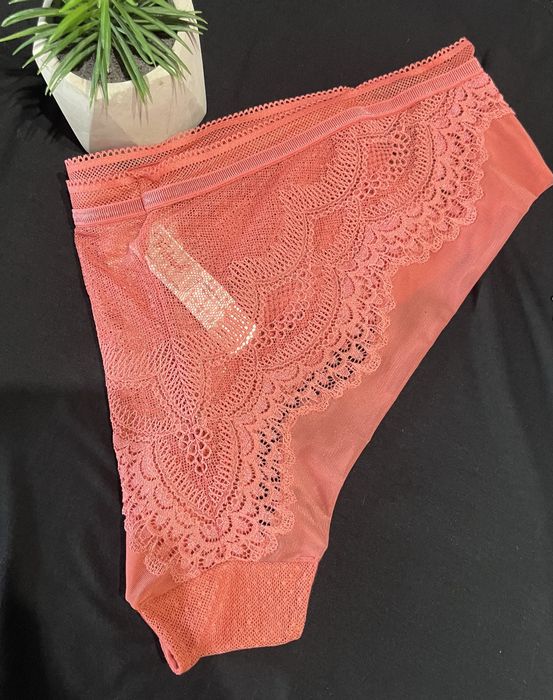 Оригинално бельо на Triumph размер XL