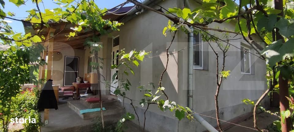 Casa cu 3 camere de vanzare, 80 mp, teren 2.323 mp, zona Iclandu Mare