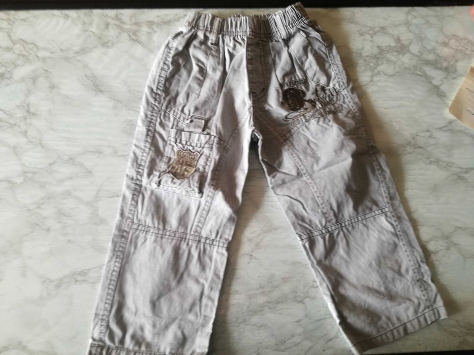 Продавам детски дълги светло-сив панталонки