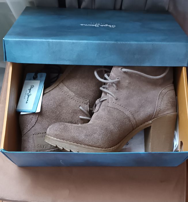 Продавам дамски боти Pepe Jeans