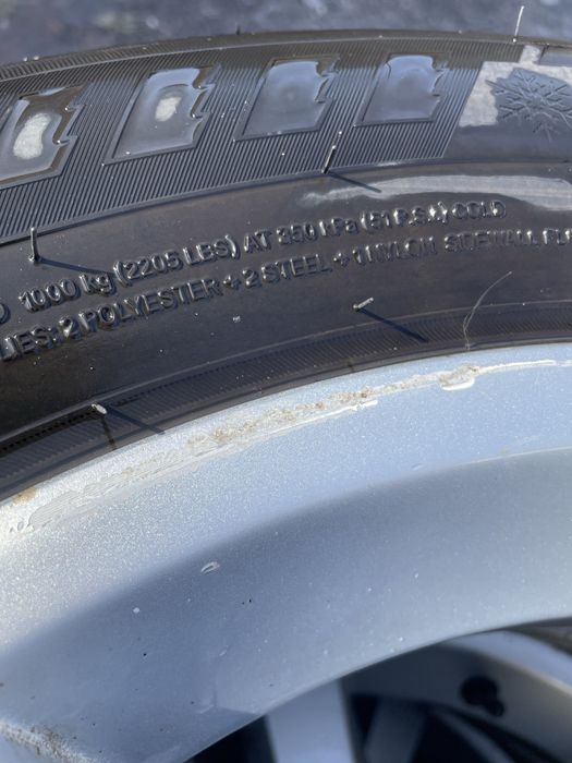 Продаю колёса 235/65/R17 (резина + диски)