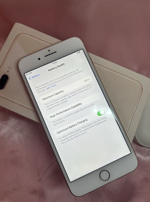 iPhone 8 Plus Gold 64GB в отлично състояние