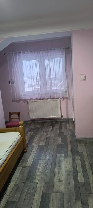 Apartament cu 3 camere in zona rezidentiala.