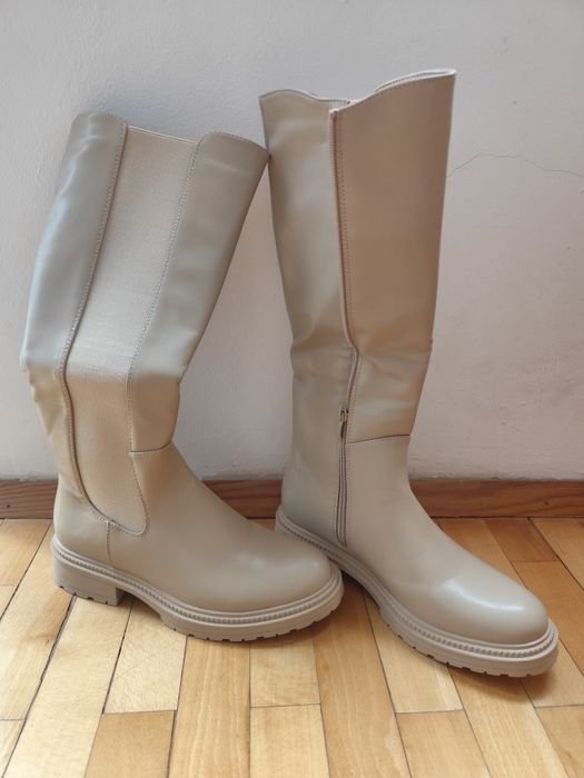 Дамски бежови ботуши