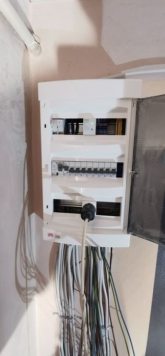 Electrician lucrări sau intervenții