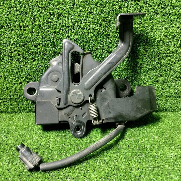 Продам Замок капота с датчиком Toyota Camry 40 / 45