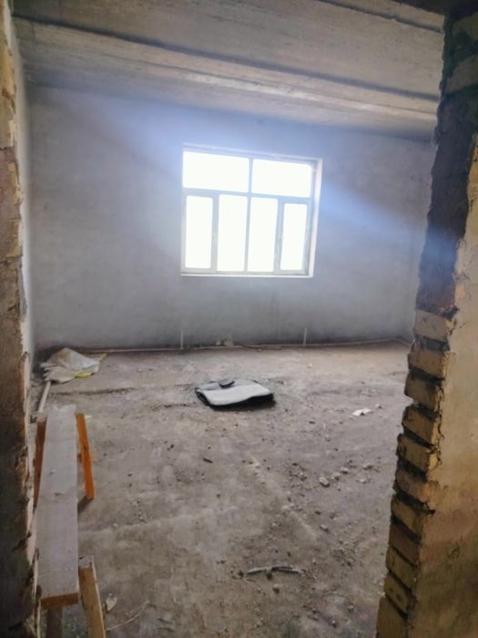 Уй  сотилади 163кв центрда