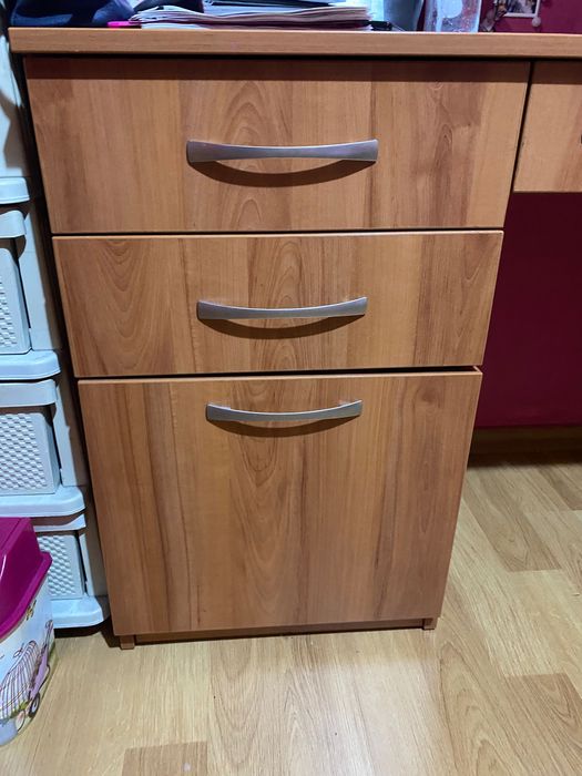 Бюро цвят череша