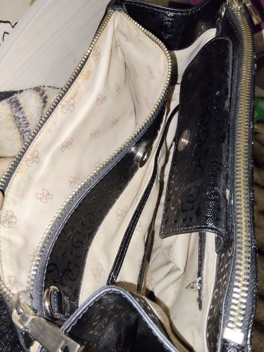 Оригинална чанта на Guess