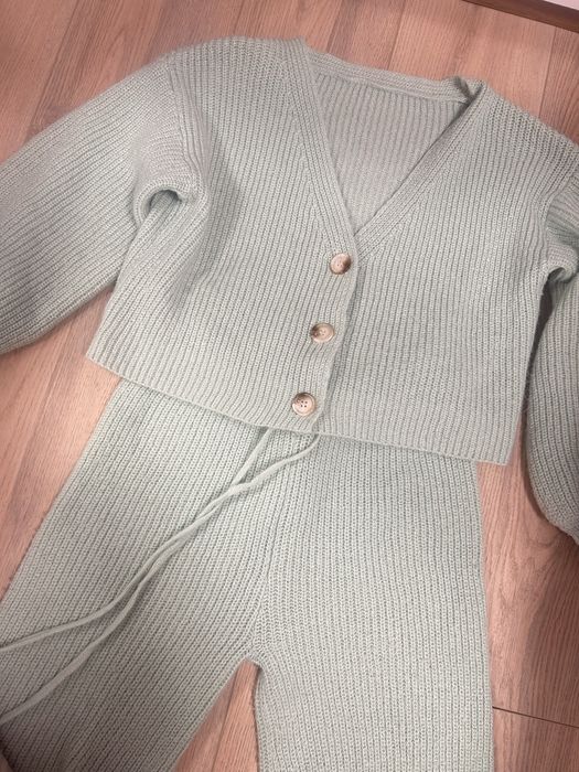 Плетен комплект.