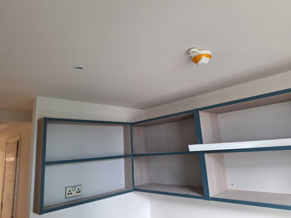 Вътрешни ремонти-Бояджийски услуги ,шпакловка, лепене на плочки и др.