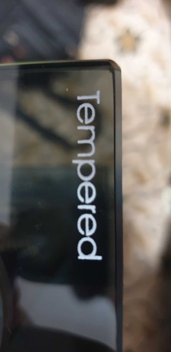 Продам стеклянный  столик под телевизор