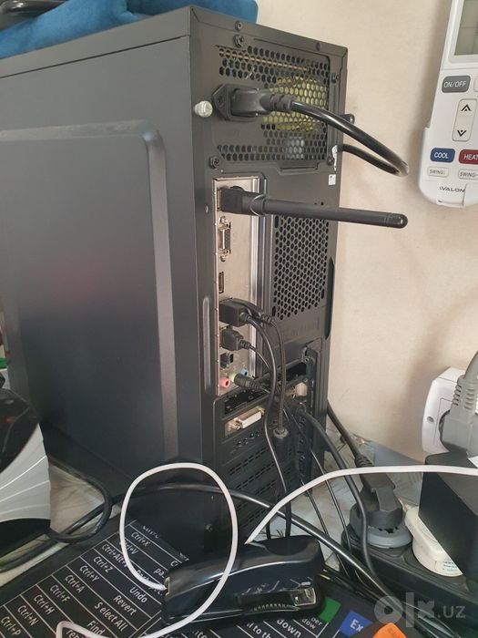 Kompyuter sistemniy blok monitor klaviatura mishka