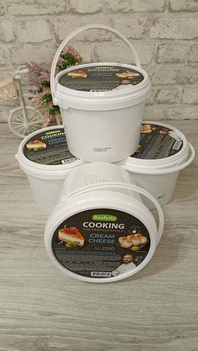 Банки пластиковые пустые из под творожного сыра.Чистые.