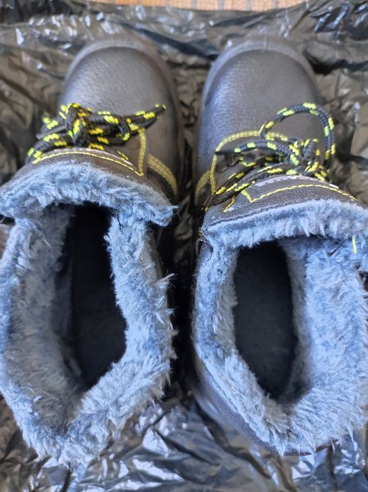 Продам спец обуви размеры 37-38