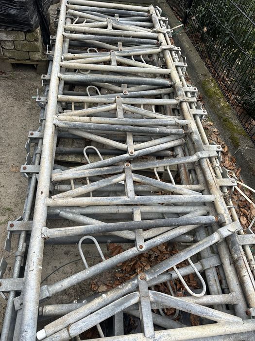 Fronturi furajare cu auto-blocare