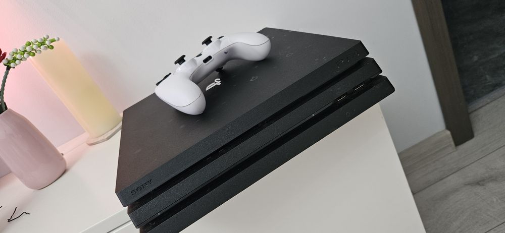 PS4 PRO (PlayStation 4 PRO)