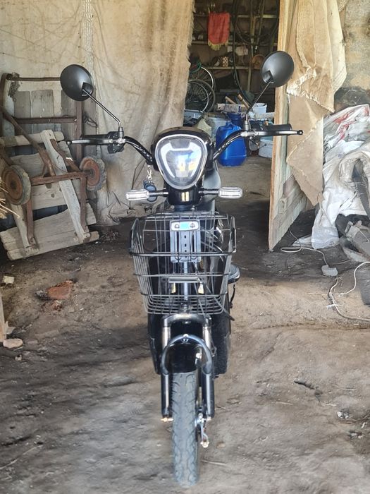 Электроскутер черный