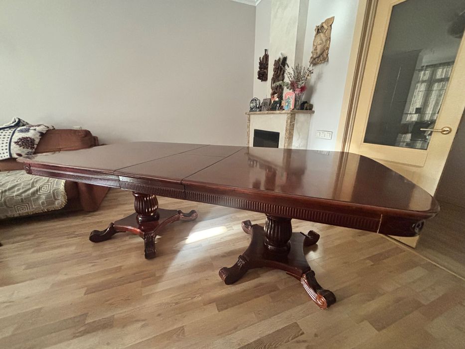 Стол из натурального дерева