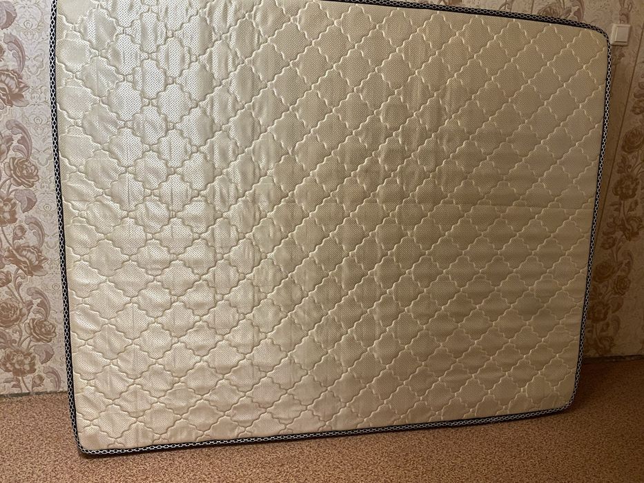 Продам матрас в идеалном состояний самовывоз