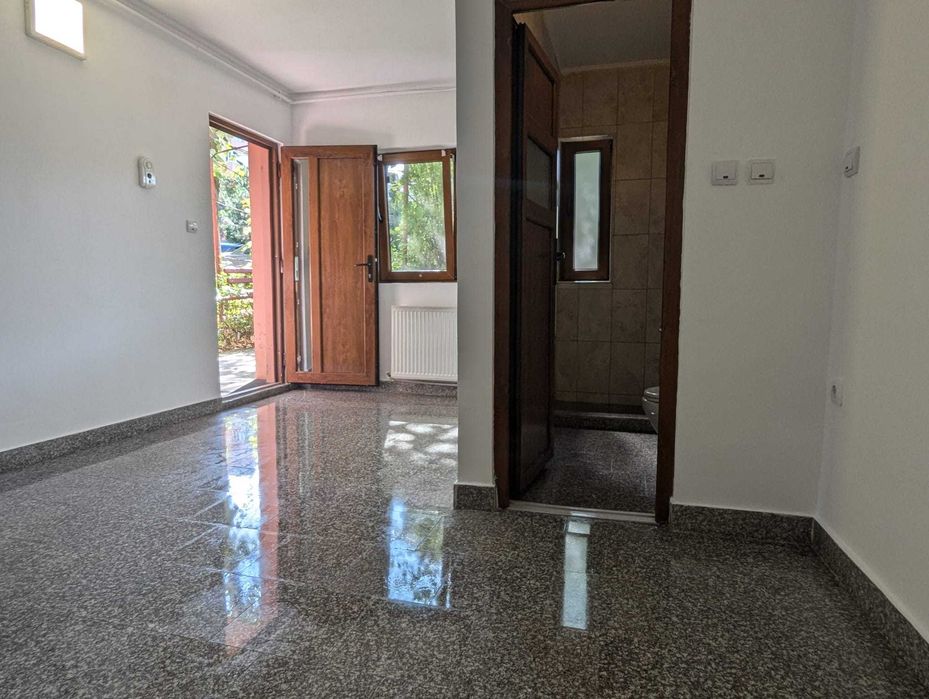 Dau în chirie birou/punct de vânzare Brădet