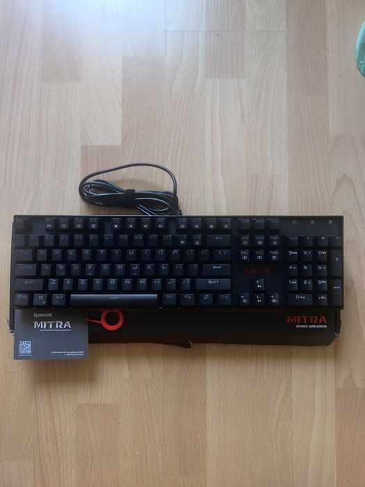 Vând tastatura mecanica Redragon Mitra RGB