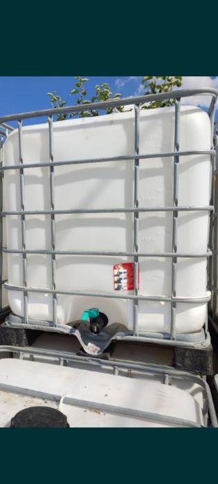 Bazin 1000L din plastic cu suport metalic.