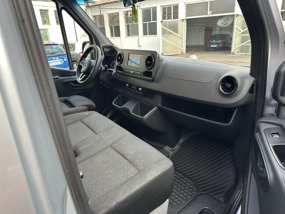 Inchiriez Microbuz 8+1 locuri. Inchiriere autoturism Campina