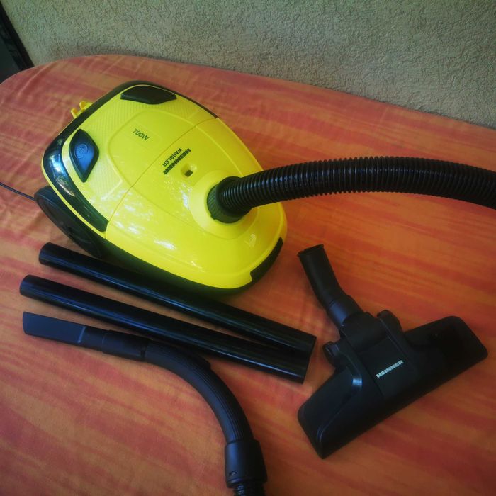Aspirator Heinner 700W cu sac, filtru HEPA si accesorii