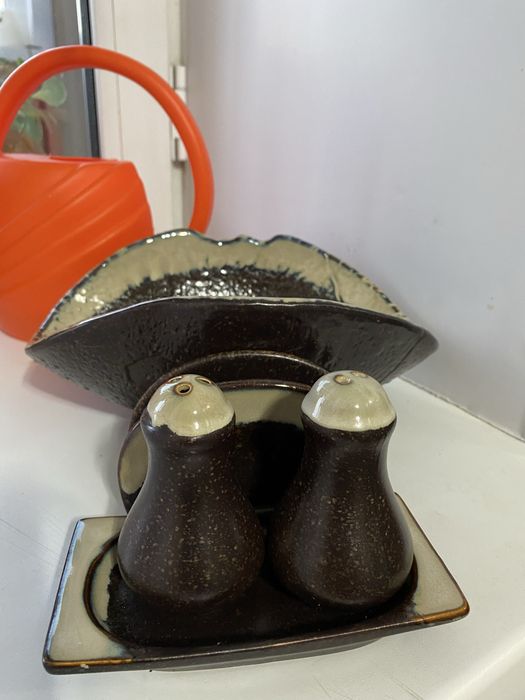 Продам салфетрицу солонка салатница