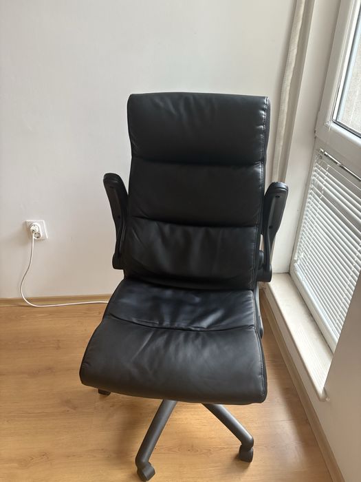 Офис стол като ков