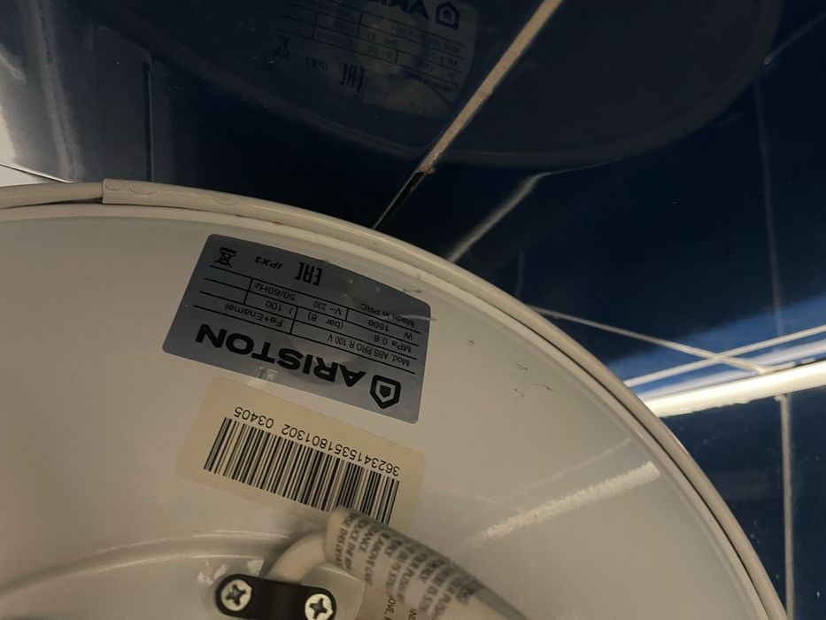 Водонагреватель Ariston 100л в сборе