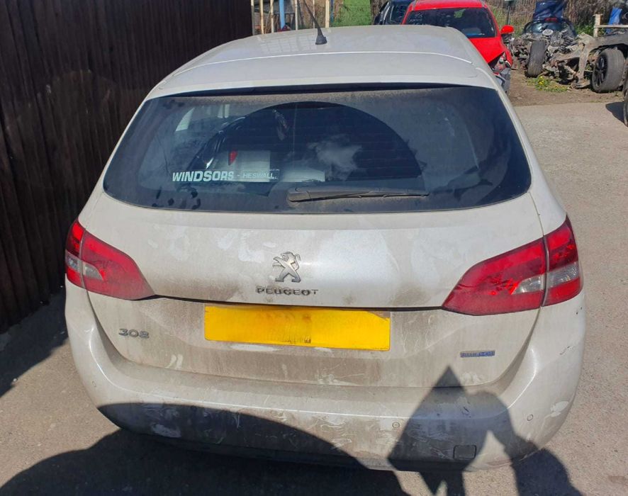 Dezmembrez Peugeot 308 1.6 hdi 2015