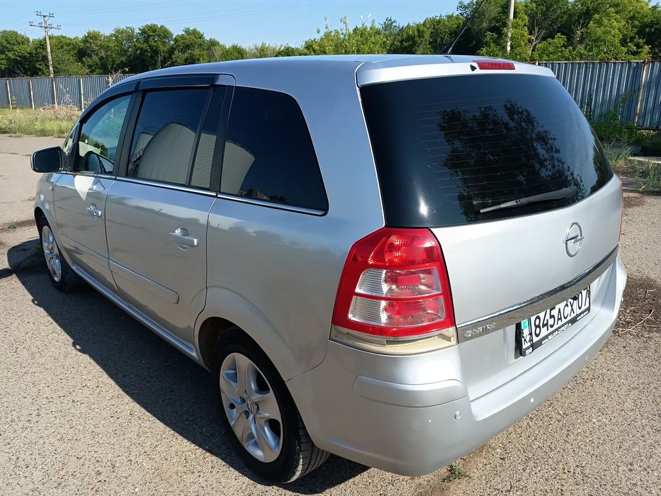 Продам Opel Zafira b 2011г