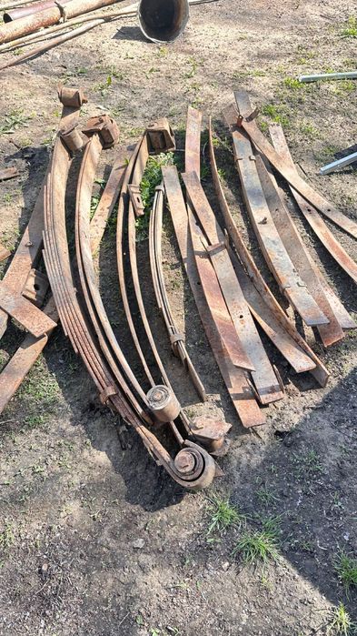 Продам рессоры  на Газель 1 усилинный комплект есть!