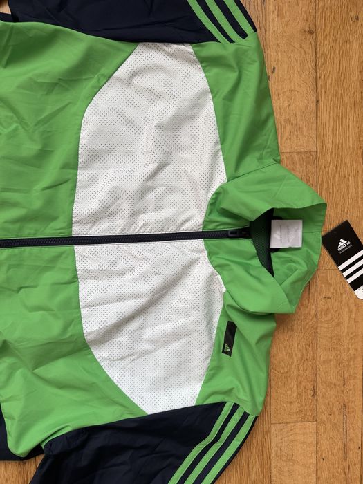 Нов с етикета анцуг Adidas