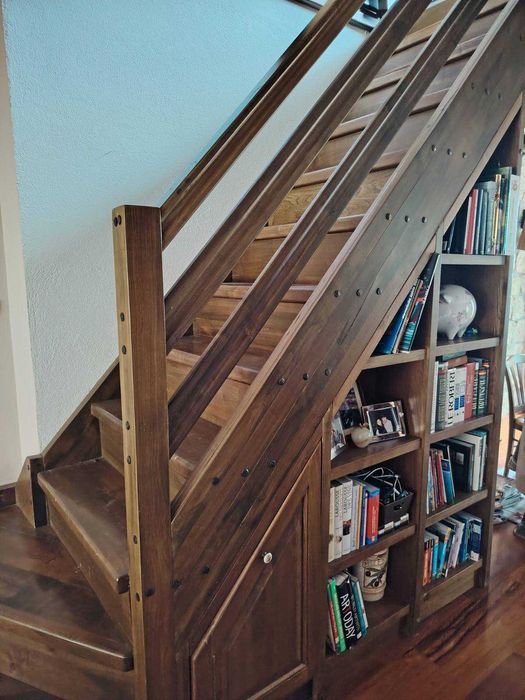 Дървена вътрешна стълба