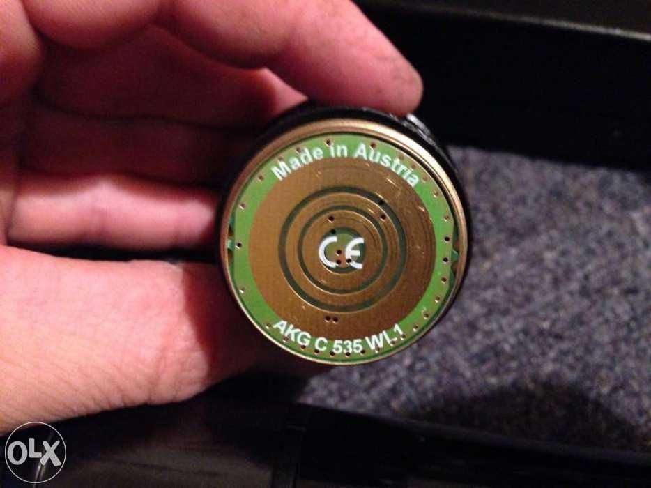 Microfoane wireless(fara fir)AKG HT4000 cu receptor SR4000