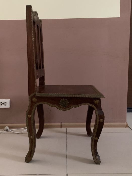 Стол со стульями/холодильник/тумба