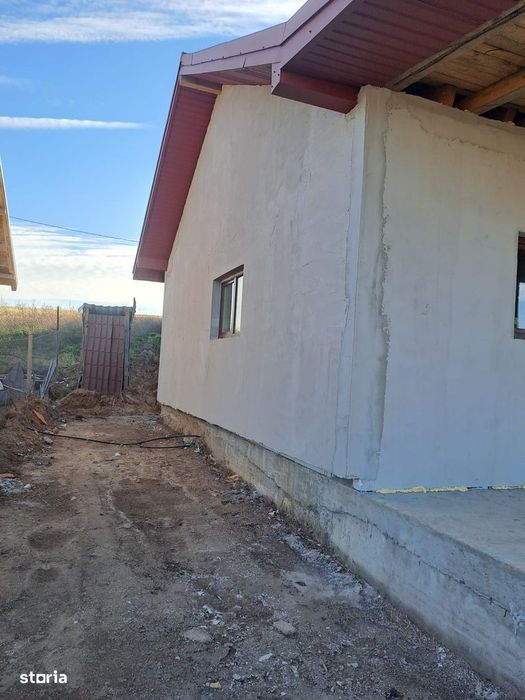 Casă la roșu | Malcoci, Tulcea | Teren 500 mp