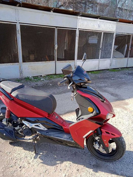 Продам скутер Bikelend uz 49кубиков модель 50QT-x