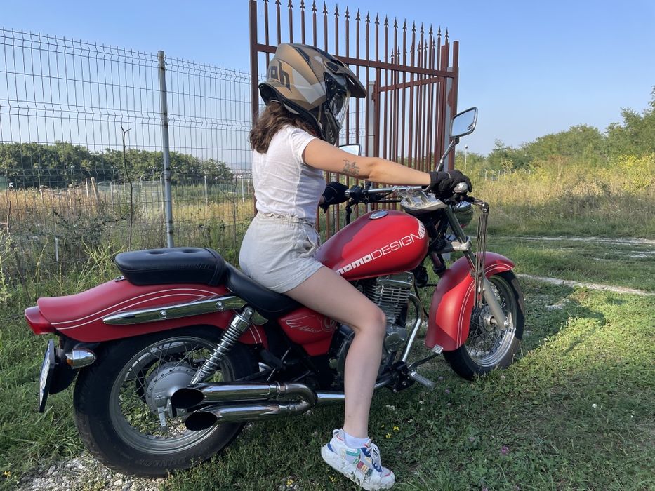 Suzuki Marauder 250 – Cruiser elegant, economicos și ușor de manevrat!
