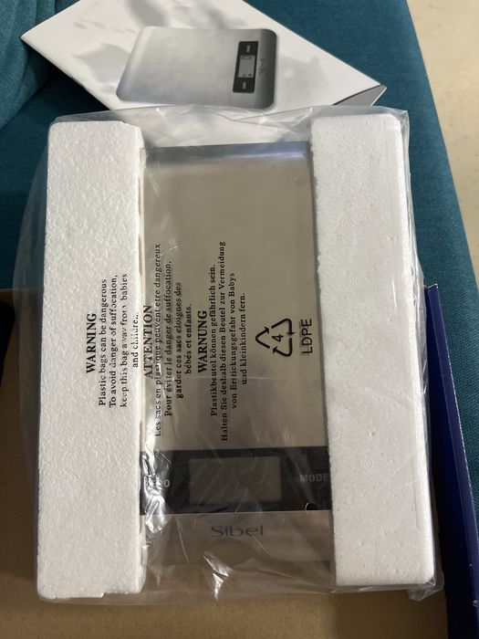 Чисто Нова везна