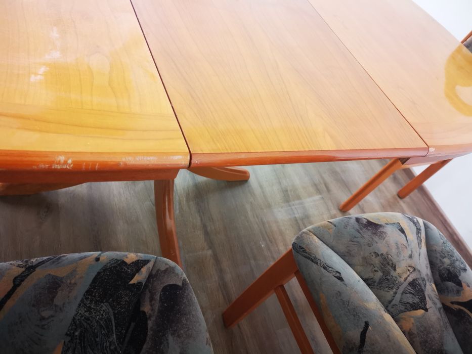 Масивна елепсовида трапезна маса изроботена  масивна дървесина ЧЕРЕША