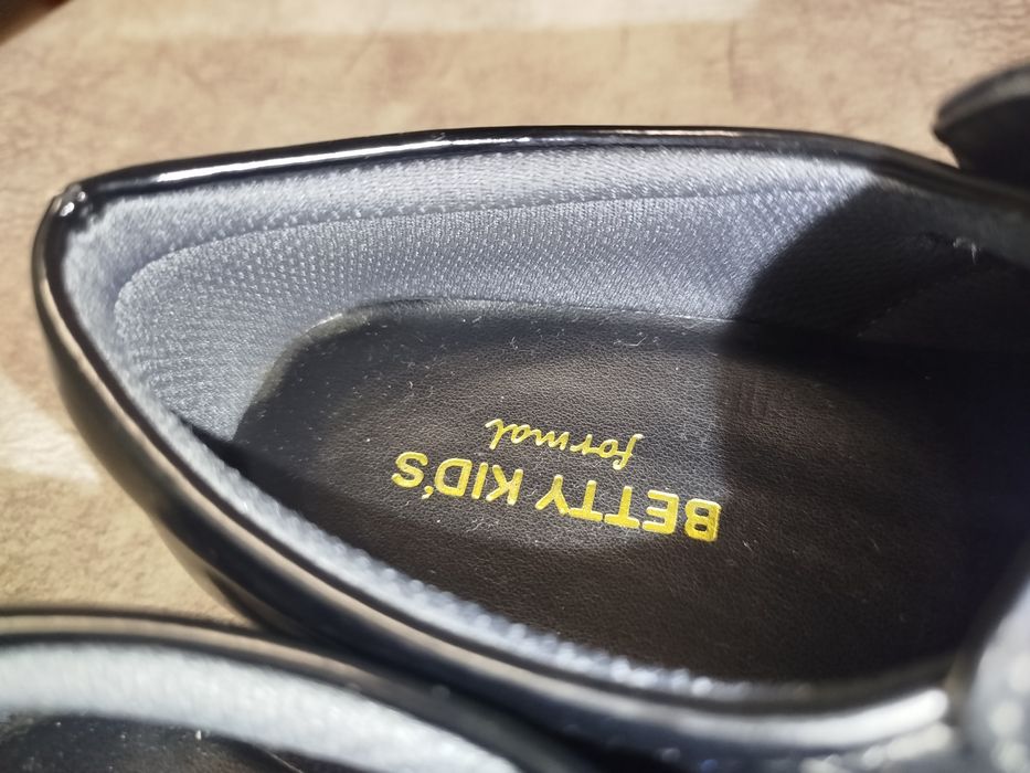 Продам туфли для мальчика