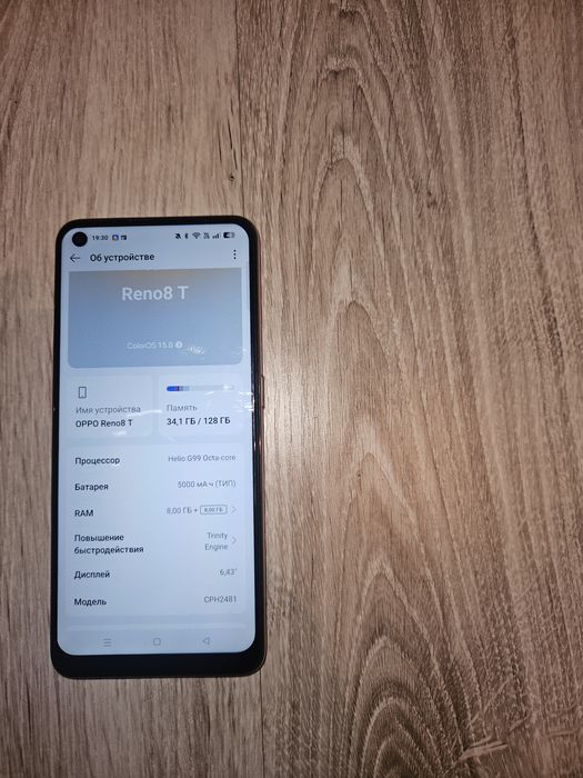 Oppo Reno 8T.  .
